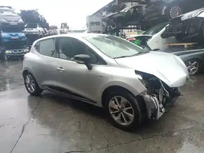 Véhicule à la ferraille RENAULT CLIO IV  de l'année 2001 alimenté K9K628