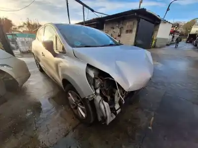 Véhicule à la ferraille renault clio iv limited de l'année 2001 alimenté k9k628