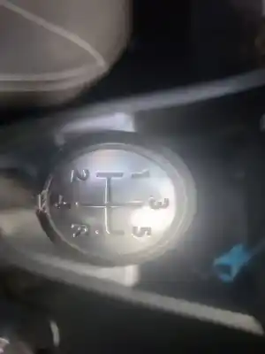 Véhicule à la ferraille renault clio iv limited de l'année 2001 alimenté k9k628