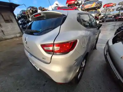 Véhicule à la ferraille renault clio iv limited de l'année 2001 alimenté k9k628