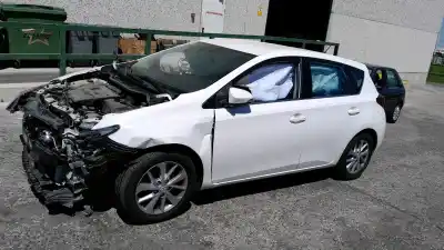 Veículo de Sucata TOYOTA AURIS (_E18_) 2.0 D-4D (ADE186_) do ano 2015 alimentado 1AD-FTV