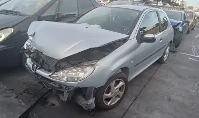 Scrapping Vehicle PEUGEOT 206 FASTBACK (2A/C) 2.0 HDI 90 of the year 2002 powered RHY (DW10TD)