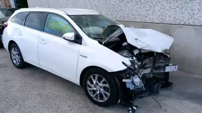 Veículo de Sucata TOYOTA AURIS (_E18_) 1.8 HYBRID (ZWE186_) do ano 2016 alimentado 2ZR