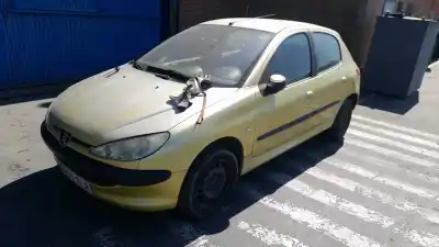 Veículo de Sucata PEUGEOT 206 FASTBACK (2A/C) 1.4 HDI ECO 70 do ano 2003 alimentado 8HX (DV4TD),8HZ (DV4TD)