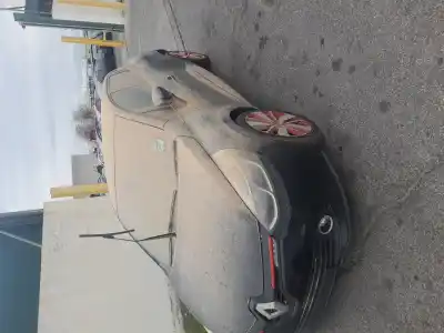 Здавання транспортного засобу RENAULT CLIO IV (BH_) 1.5 DCI 90 року 2000 потужний 