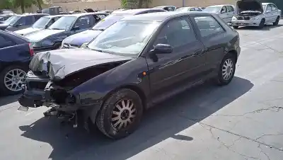 Veicolo di demolizione AUDI A3 (8L1) 1.8 T QUATTRO dell'anno 2000 alimentato AGN,AGU,AJQ,APG,APP,AQA,ARX,ARY,ARZ,AUM,AUQ