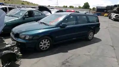 Scrapping Vehicle VOLVO V70 II (285) D5 of the year 2001 powered D5244T
