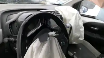 Vehicul casat PEUGEOT 108 1.2 al anului 2016 alimentat HM01