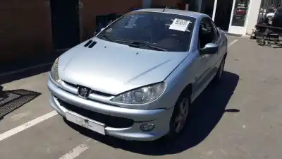 Veicolo di demolizione PEUGEOT 206 CC (2D) 1.6 16V (2DNFUF, 2DNFUR) dell'anno 2003 alimentato NFU