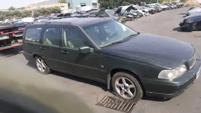 Veículo de Sucata VOLVO V70 1  do ano 2000 alimentado D 5252 T