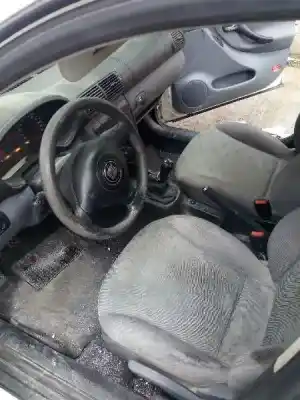 Здавання транспортного засобу seat leon (1m1) azd m.b. року 2001 потужний azd