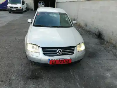 Sloopvoertuig VOLKSWAGEN                                         PASSAT BERLINA (3B3)                                                                                                                                                                                                                                       AKN                                                                                                                                                                                                                                                        van het jaar 2002 aangedreven AKN