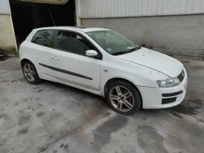 Здавання транспортного засобу fiat stilo (192) 192a5000 року 2004 потужний 192a5000