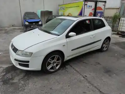 Здавання транспортного засобу fiat stilo (192) 192a5000 року 2004 потужний 192a5000