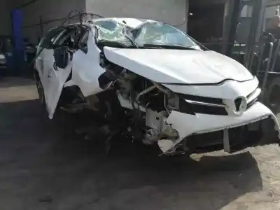 Veicolo di demolizione TOYOTA VERSO (AUR2/ZGR2) 2AD dell'anno 2014 alimentato 2AD
