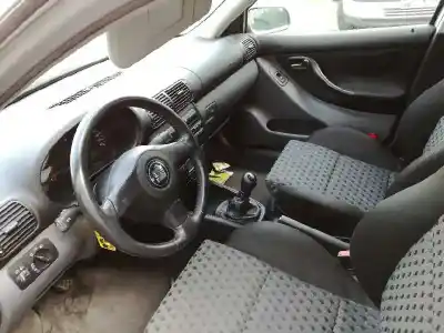 Здавання транспортного засобу seat leon (1m1) 1.6 16 v року 2000 потужний aus