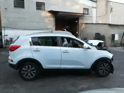 Veicolo di demolizione KIA SPORTAGE III (SL) 1.6 GDI dell'anno 2015 alimentato G4FD