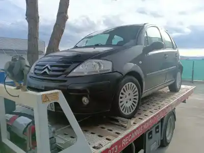 Véhicule à la ferraille citroen c3 8hy de l'année 2004 alimenté 8hy