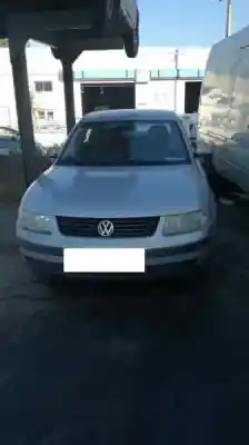 Vehículo de desguace VOLKSWAGEN PASSAT BERLINA (3B2) Básico del año 1998 con motor AHL