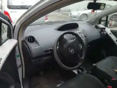 Здавання транспортного засобу toyota yaris (ksp9/scp9/nlp9) 1kr року 2010 потужний 1kr