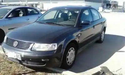 Vehículo de desguace VOLKSWAGEN PASSAT BERLINA (3B2) Básico del año 1998 con motor AHL