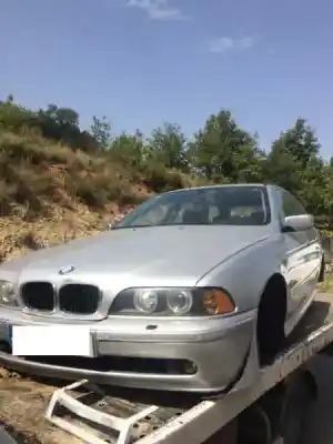 Véhicule à la ferraille bmw 5 touring (e39) 525 d de l'année 2002 alimenté 256d1