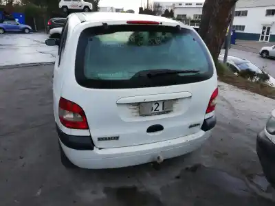 Scrapping Vehicle renault scenic i (ja...) f8q57 of the year 2000 powered f8q57