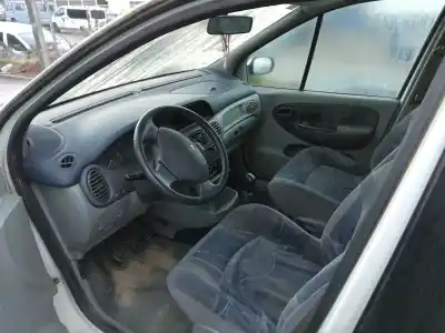Scrapping Vehicle renault scenic i (ja...) f8q57 of the year 2000 powered f8q57