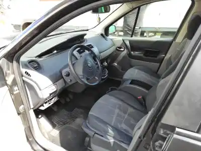 Scrapping Vehicle renault scénic ii (jm0/1_) 1.9 dci (jm0g, jm12, jm1g, jm2c) of the year 2004 powered f9q812