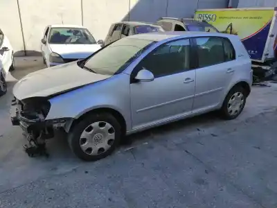 Sloopvoertuig volkswagen golf v berlina (1k1) highline van het jaar 2006 aangedreven bmm