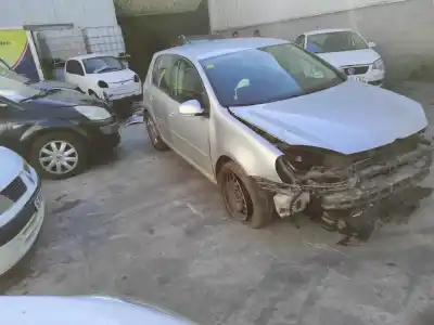 Sloopvoertuig volkswagen golf v berlina (1k1) highline van het jaar 2006 aangedreven bmm