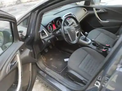 Véhicule à la ferraille opel astra j sedán 1.7 cdti (69) de l'année 2013 alimenté a17dts