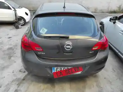 Véhicule à la ferraille opel astra j sedán 1.7 cdti (69) de l'année 2013 alimenté a17dts