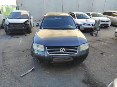 Vehículo de desguace VOLKSWAGEN PASSAT BERLINA (3B3) Comfortline del año 2002 con motor ALZ