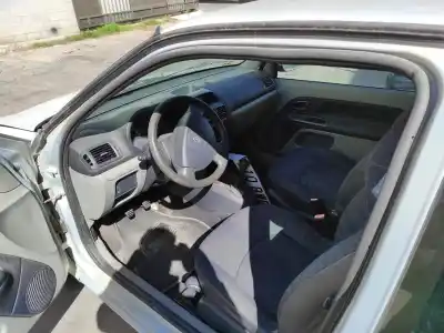 Здавання транспортного засобу renault clio ii fase ii (b/cb0) d7f726 року 2002 потужний d7f726