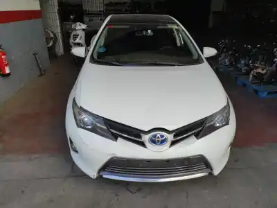 Scrapping Vehicle TOYOTA AURIS (E18) 2ZRFXE of the year 2013 powered 2ZRFXE