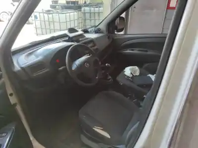 Veículo de Sucata opel combo d 263a2000 do ano 2015 alimentado 263a2000