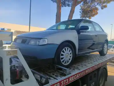 Vehículo de desguace AUDI A3 (8L)  del año 2000 con motor AHF