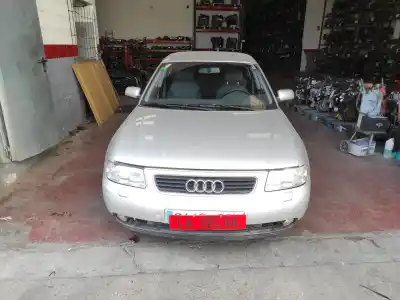 Véhicule à la ferraille audi                                               a3 (8l)                                                                                                                                                                                                                                                    axr                                                                                                                                                                                                                                                        de l'année 2004 alimenté axr