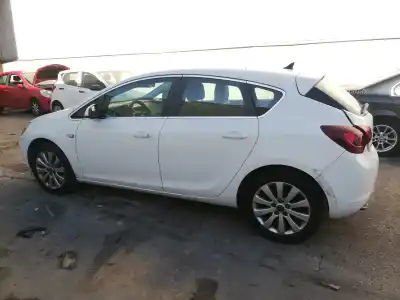 Véhicule à la ferraille opel astra j berlina 5p a20dth de l'année 2011 alimenté a20dth