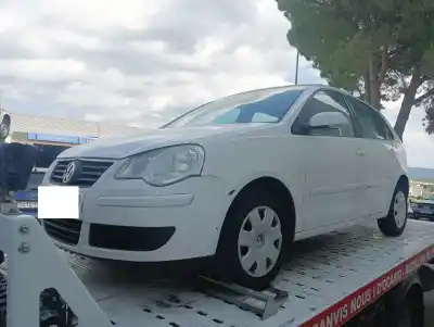 Véhicule à la ferraille VOLKSWAGEN POLO (9N3)  de l'année 2008 alimenté BBM