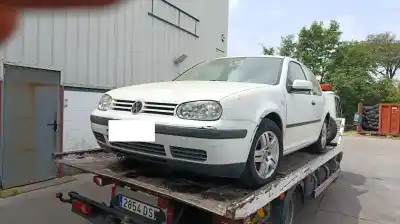 Véhicule à la ferraille VOLKSWAGEN GOLF IV BERLINA (1J1)  de l'année 2002 alimenté ALH