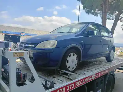 Véhicule à la ferraille OPEL CORSA C  de l'année 2004 alimenté Z12XE