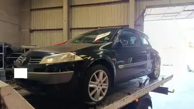 Véhicule à la ferraille RENAULT MEGANE II BERLINA 5P  de l'année 2004 alimenté F9Q800
