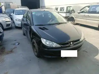 Véhicule à la ferraille PEUGEOT 206 SW  de l'année 2005 alimenté 8HZ