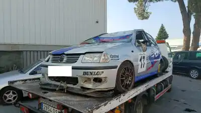 Véhicule à la ferraille VOLKSWAGEN POLO BERLINA (6N2)  de l'année 2000 alimenté AMF