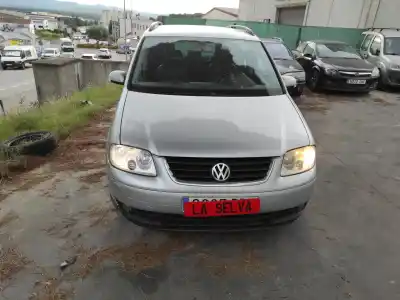 Veicolo di demolizione VOLKSWAGEN TOURAN (1T1, 1T2)  dell'anno 2004 alimentato BKD