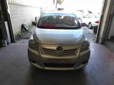 Veículo de Sucata TOYOTA VERSO (AUR2/ZGR2) 1ADFTV do ano 2010 alimentado 1ADFTV