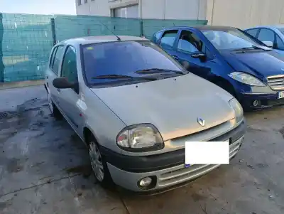 Sloopvoertuig renault clio ii fase i (b/cb0) e7jc6 van het jaar 2000 aangedreven e7jc6