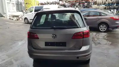 Véhicule à la ferraille volkswagen golf vii sportsvan 2.0 tdi de l'année 2014 alimenté crl